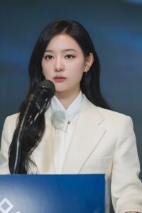 #TOP 264	Thẩm Phán Mặc Váy Công Sở