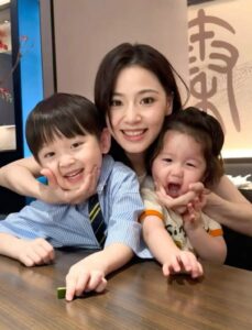 #TOP 465	Hai Đứa Cháu Sinh Đôi, Nhưng Có Một Đứa Không Phải Cháu Tôi.